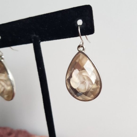 Vintage lucite reverse carved earrings - Picture 3 of 5